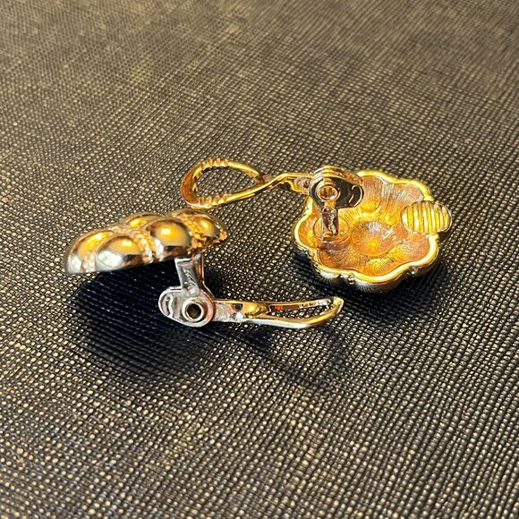 Vintage MONET Golden Tone Luxury Clip On Earrings - Picture 3 of 8